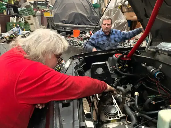 Rep. in der Clubwekstatt Motor revidieren